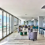 Artistic Escape In Woodstock: Mountain Views Pool